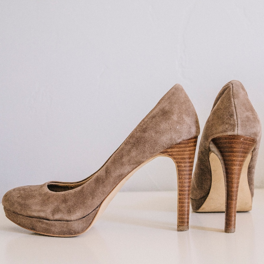Banana Republic Kate Suede Pumps